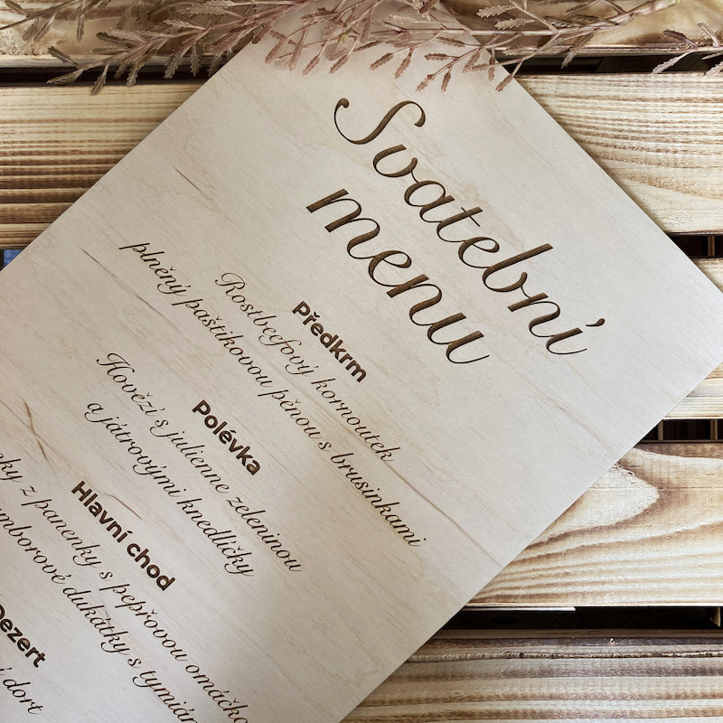 Dřevěné svatební menu