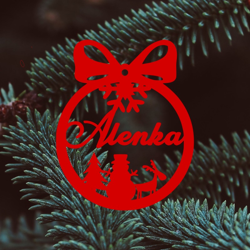 Červená vánoční ozdoba se jménem