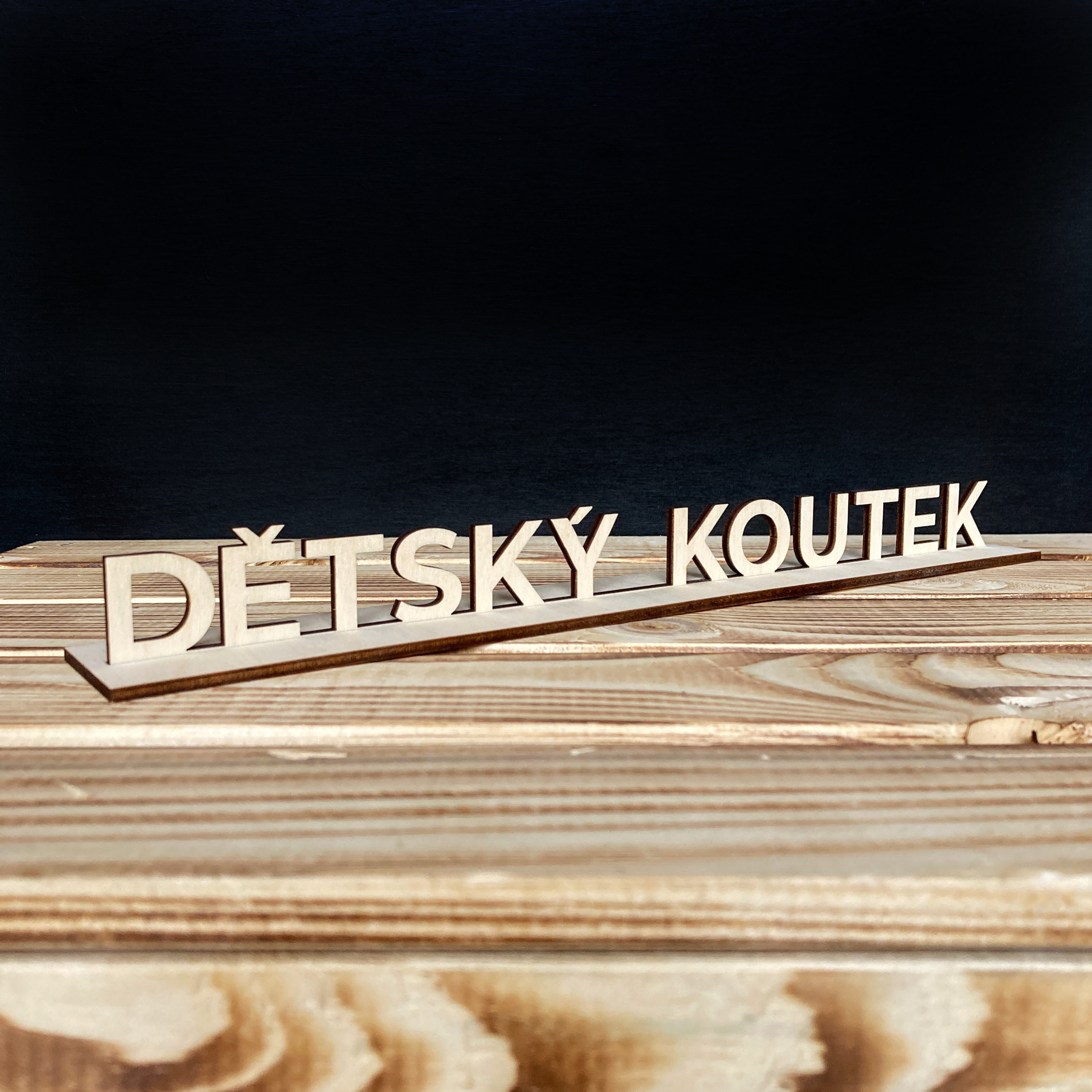 Dřevěný nápis - DĚTSKÝ KOUTEK
