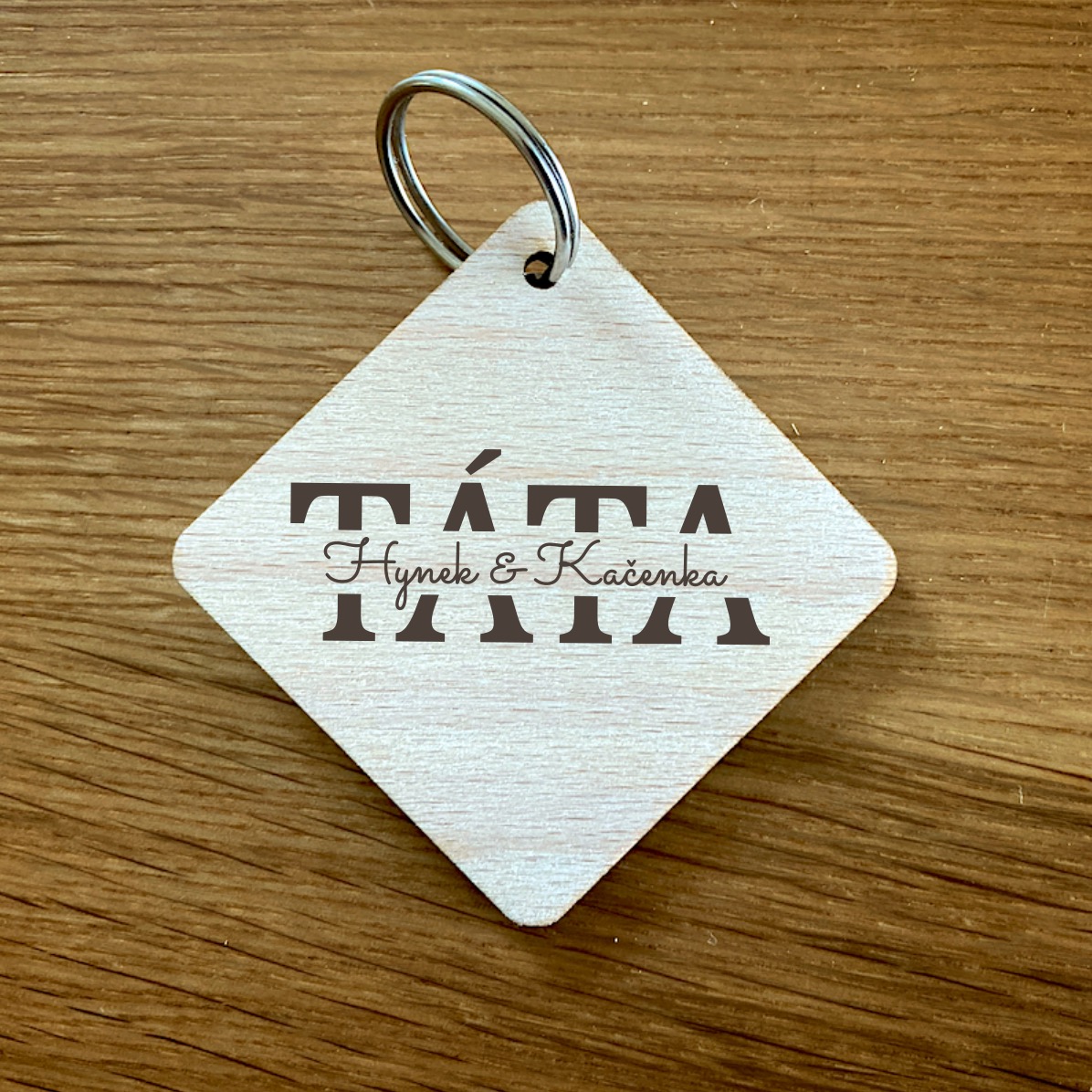 Dřevěný přívěsek na klíče – Táta