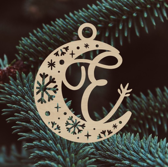 Vánoční ozdoba - měsíček s písmenem E