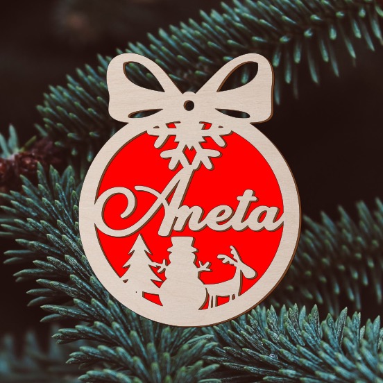 Dřevěná barevná ozdoba se jménem