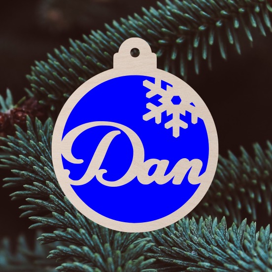 Barevná vánoční ozdoba se jménem