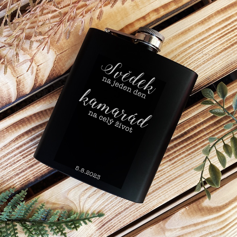 Černá placatka pro svědka