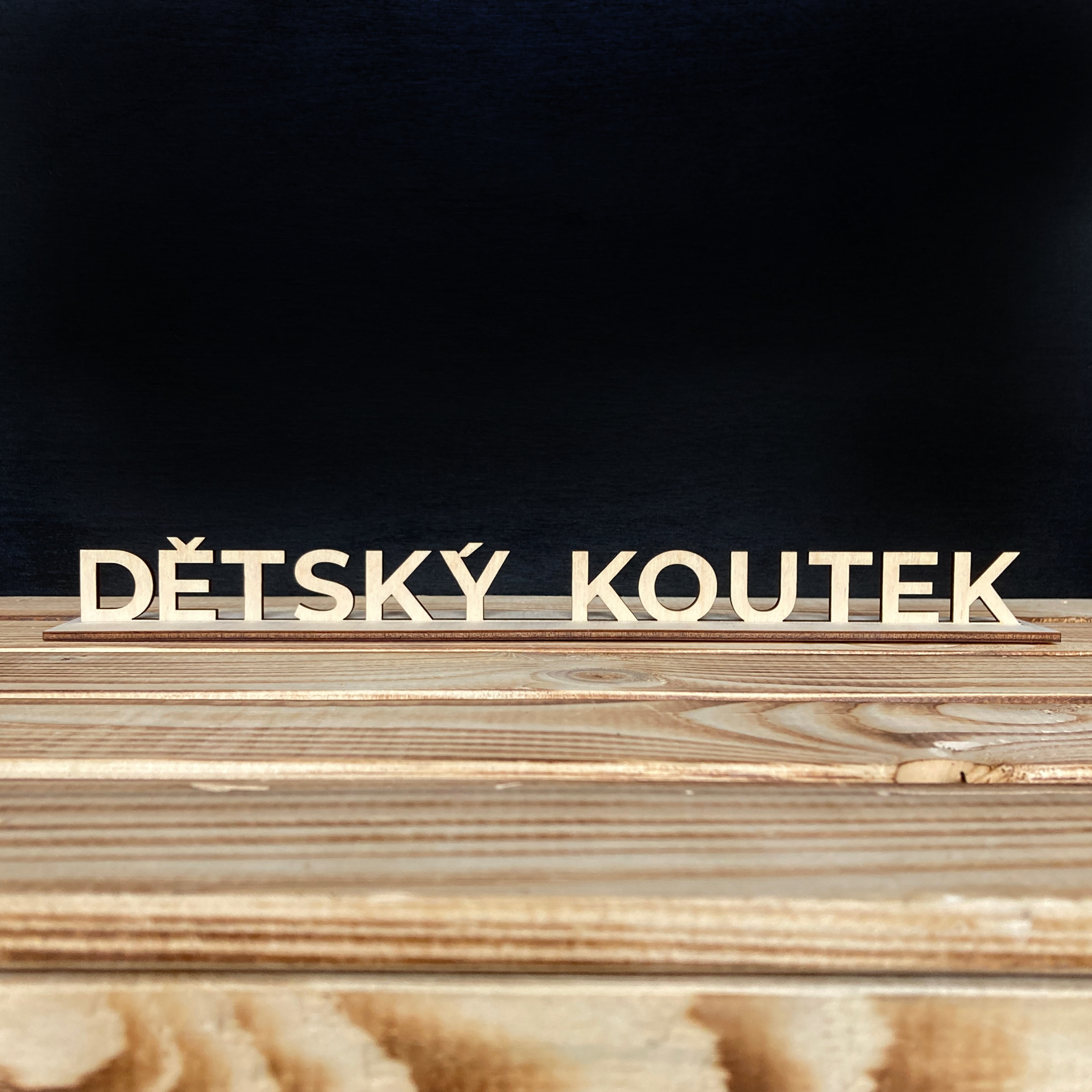Dřevěný nápis - DĚTSKÝ KOUTEK