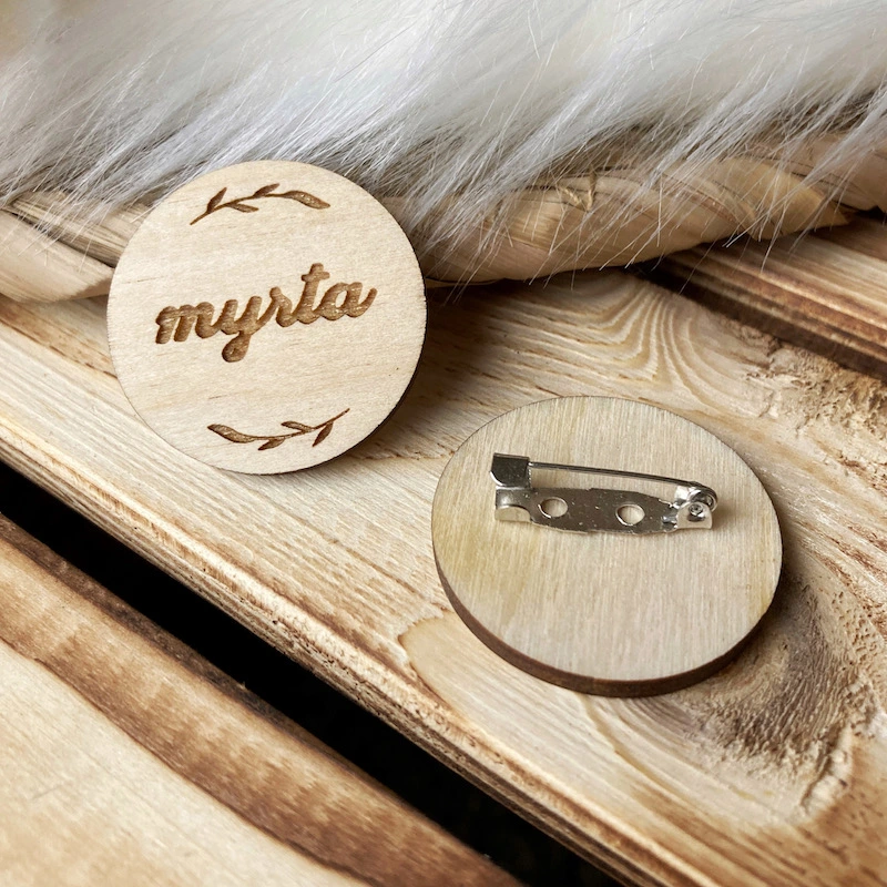 Dřevěná brož - myrta