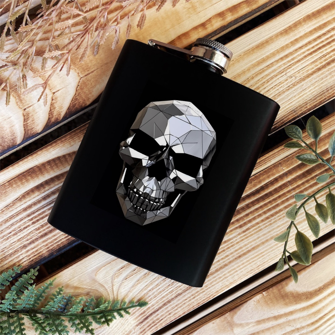 Černá placatka s lebkou