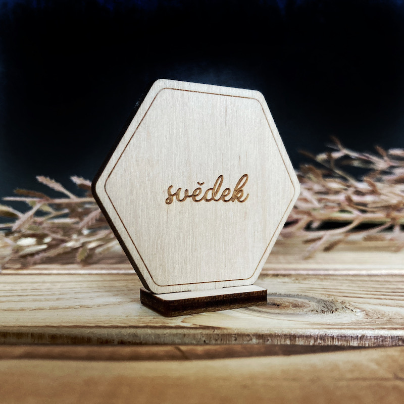 Jmenovka na svatební stůl