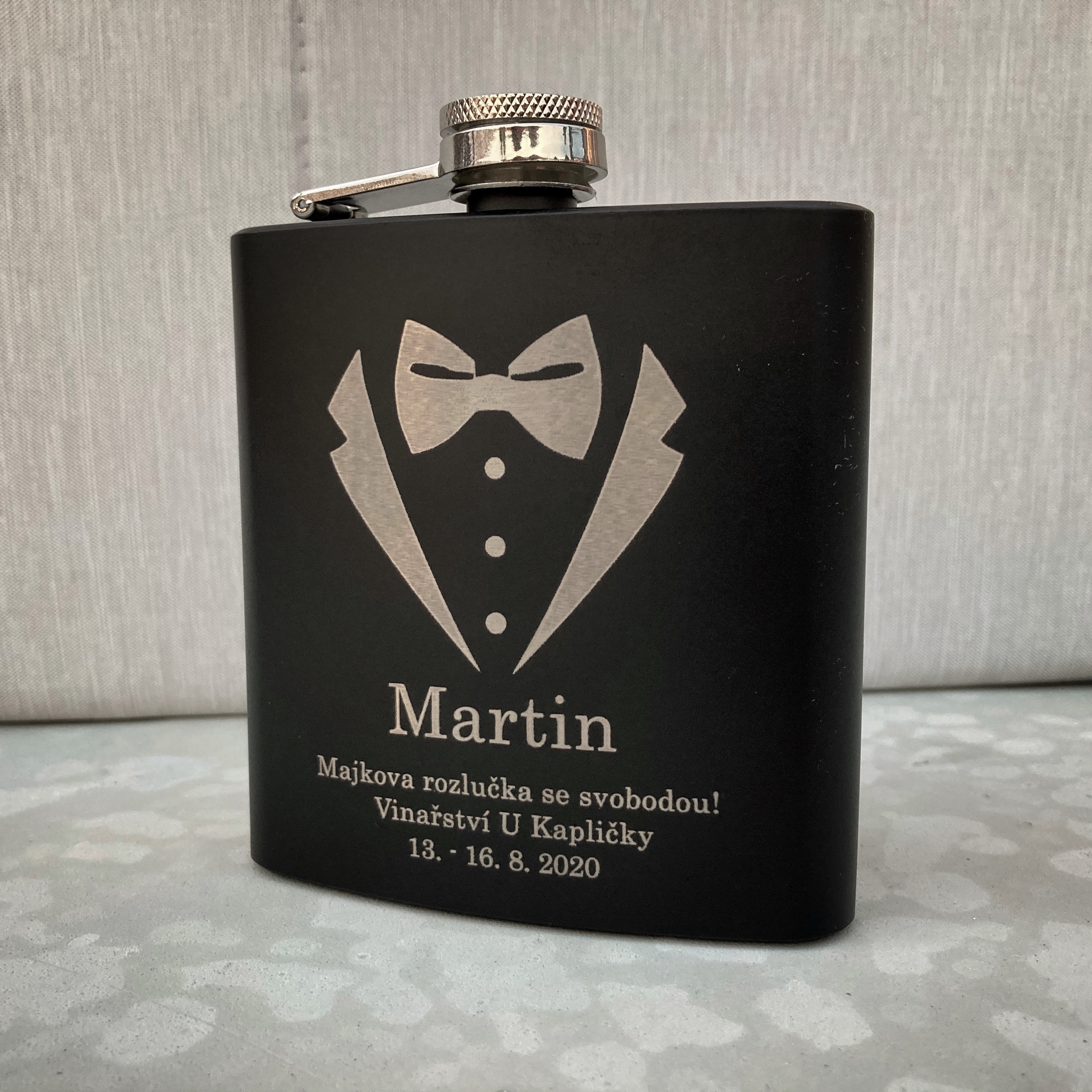 Černá placatka na rozlučku - Support team