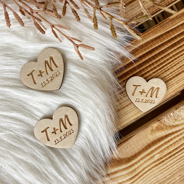 Svatební brož s iniciály