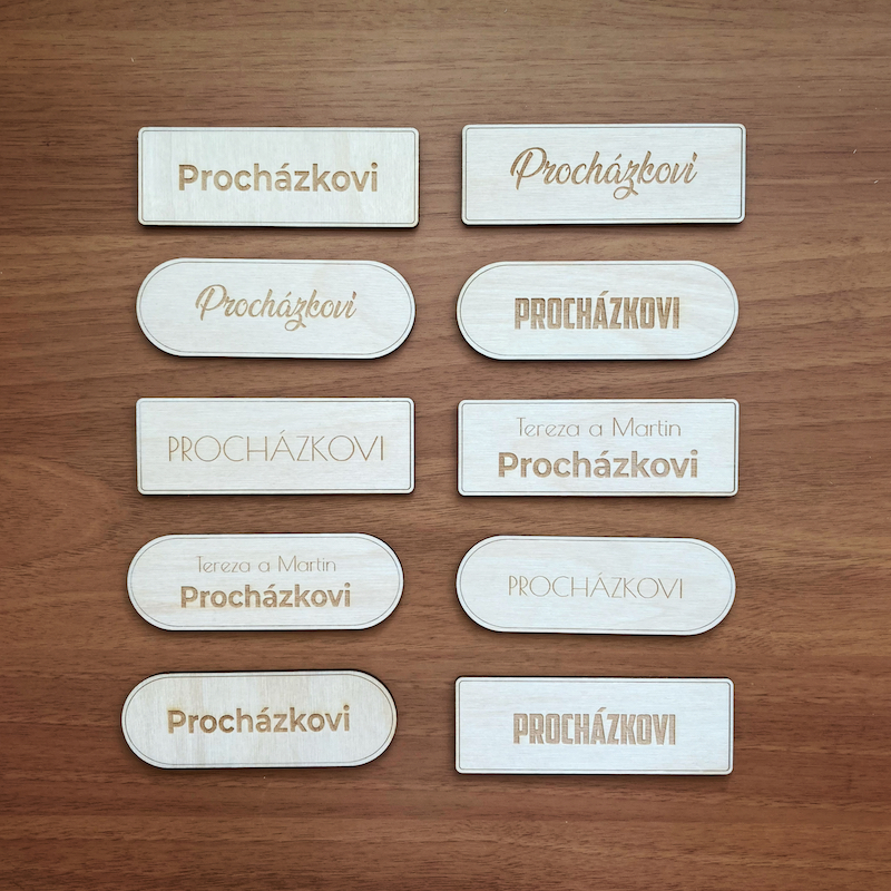 Dřevěná jmenovka na dveře