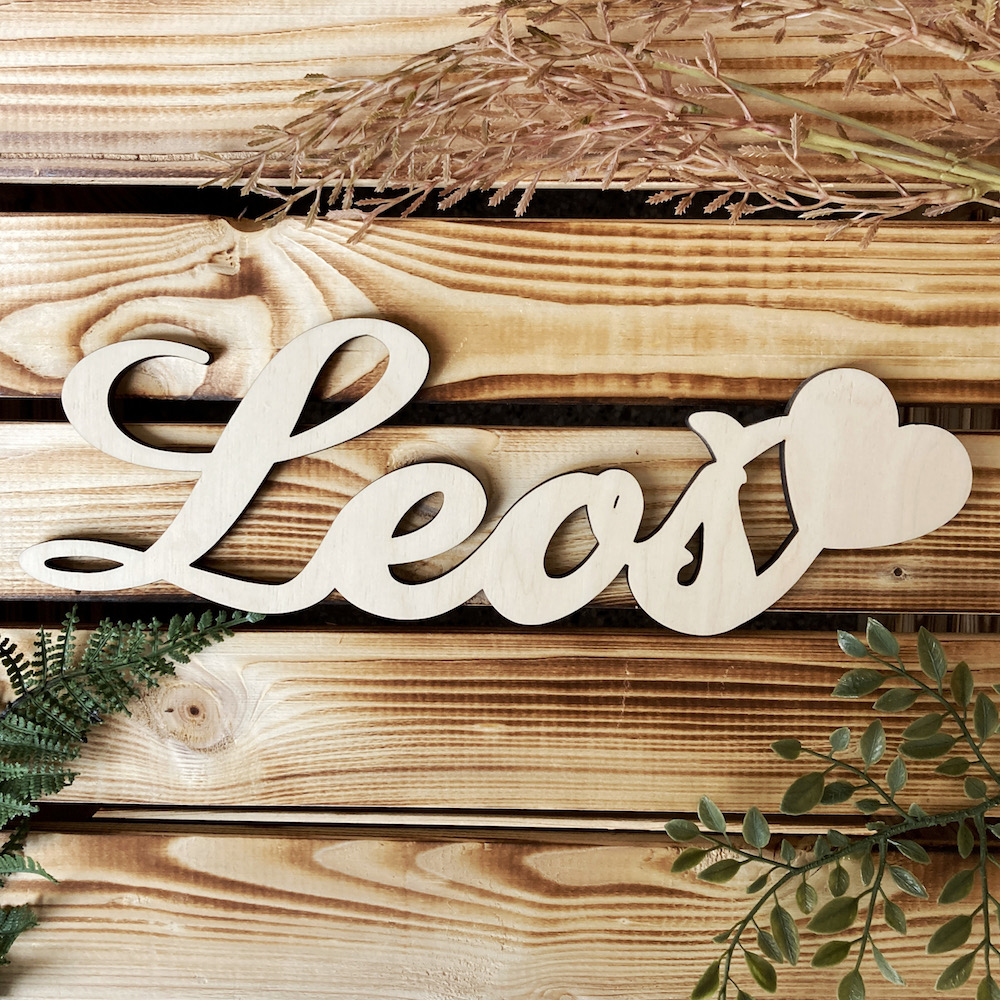 Dřevěné jméno na přání se srdíčkem