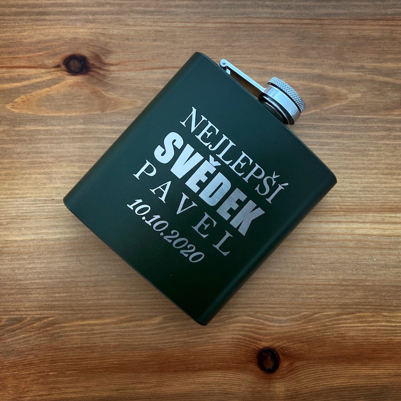 Černá placatka - Nejlepší Svědek, jméno a datum svatby 