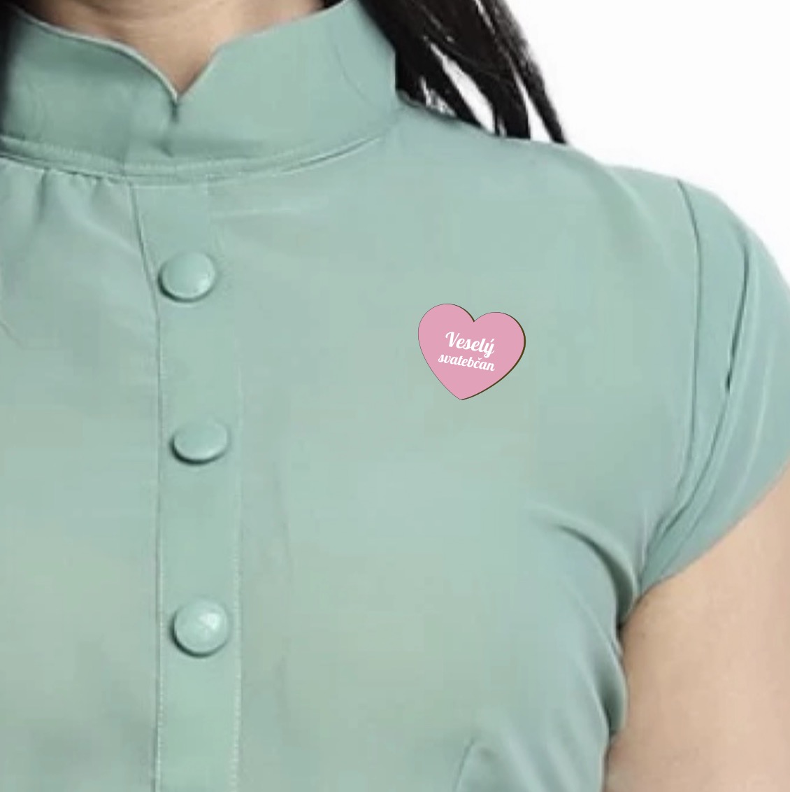 Dřevěná brož - Veselý svatebčan (různé barvy)