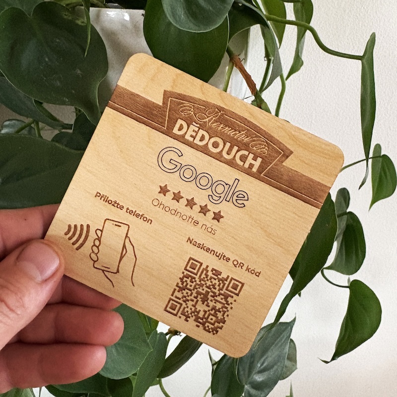 NFC + QR destička s vlastním logem pro Google recenze