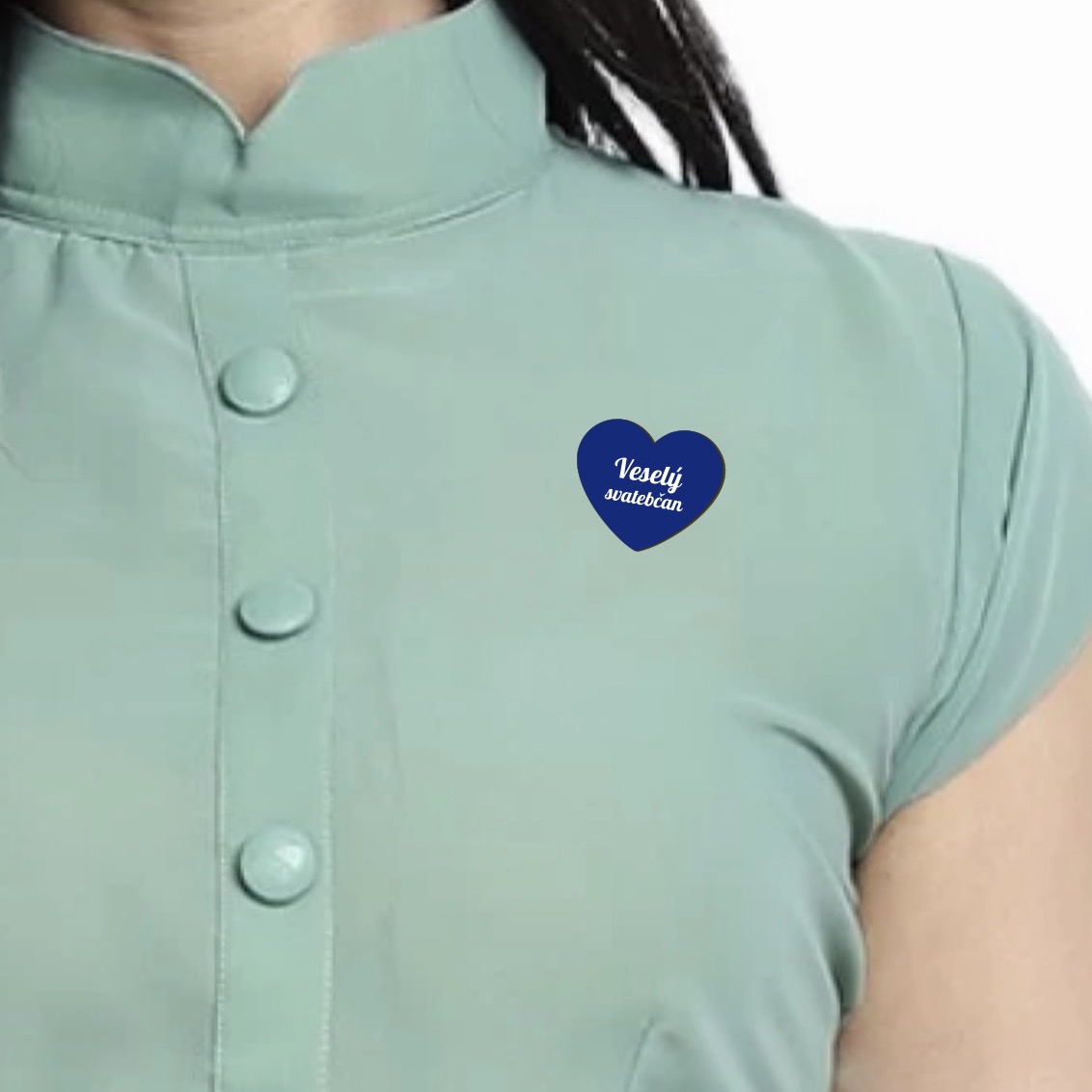 Dřevěná brož - Veselý svatebčan (různé barvy)