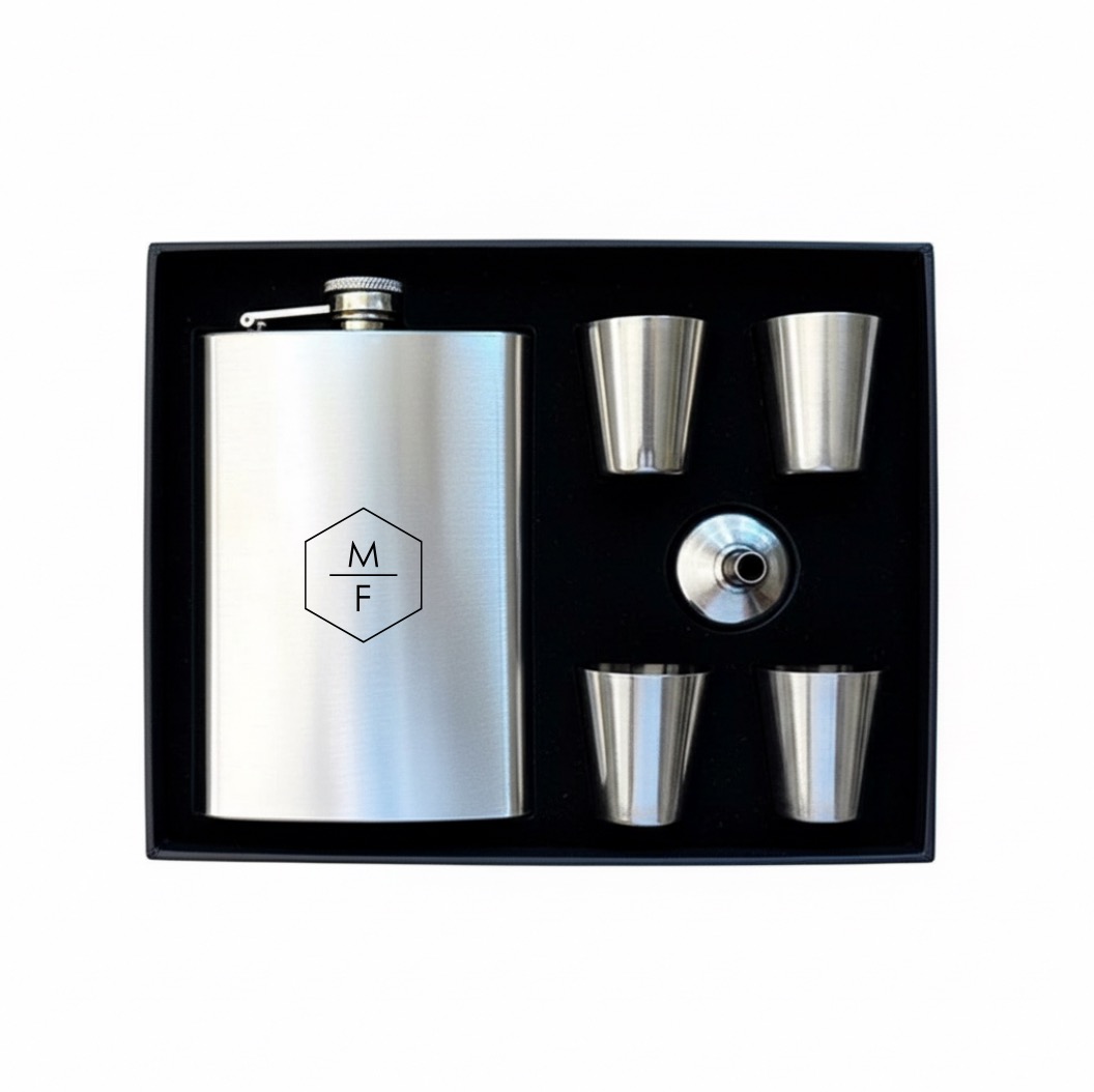 Placatka s iniciály v hexagonu