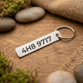 Nerezový přívěsek na klíče s vlastní SPZ značkou