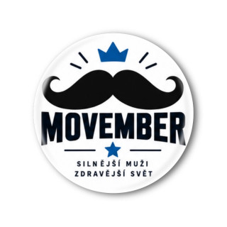 Bílá placka Movember s černým knírem, modrou korunou a hvězdou a textem Silnější muži zdravější svět